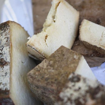 Agriturismo E Antica Fattoria Matteu Panzió Teulada Kültér fotó