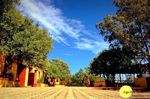 Agriturismo E Antica Fattoria Matteu Panzió Teulada Kültér fotó