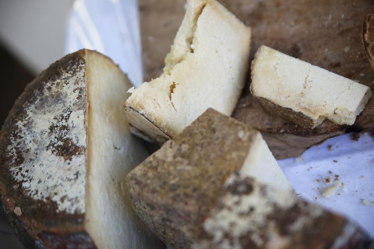Agriturismo E Antica Fattoria Matteu Panzió Teulada Kültér fotó