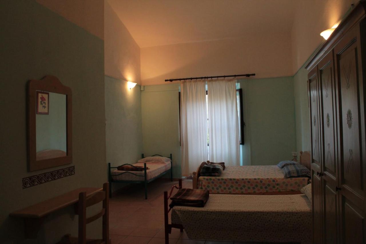 Agriturismo E Antica Fattoria Matteu Panzió Teulada Kültér fotó